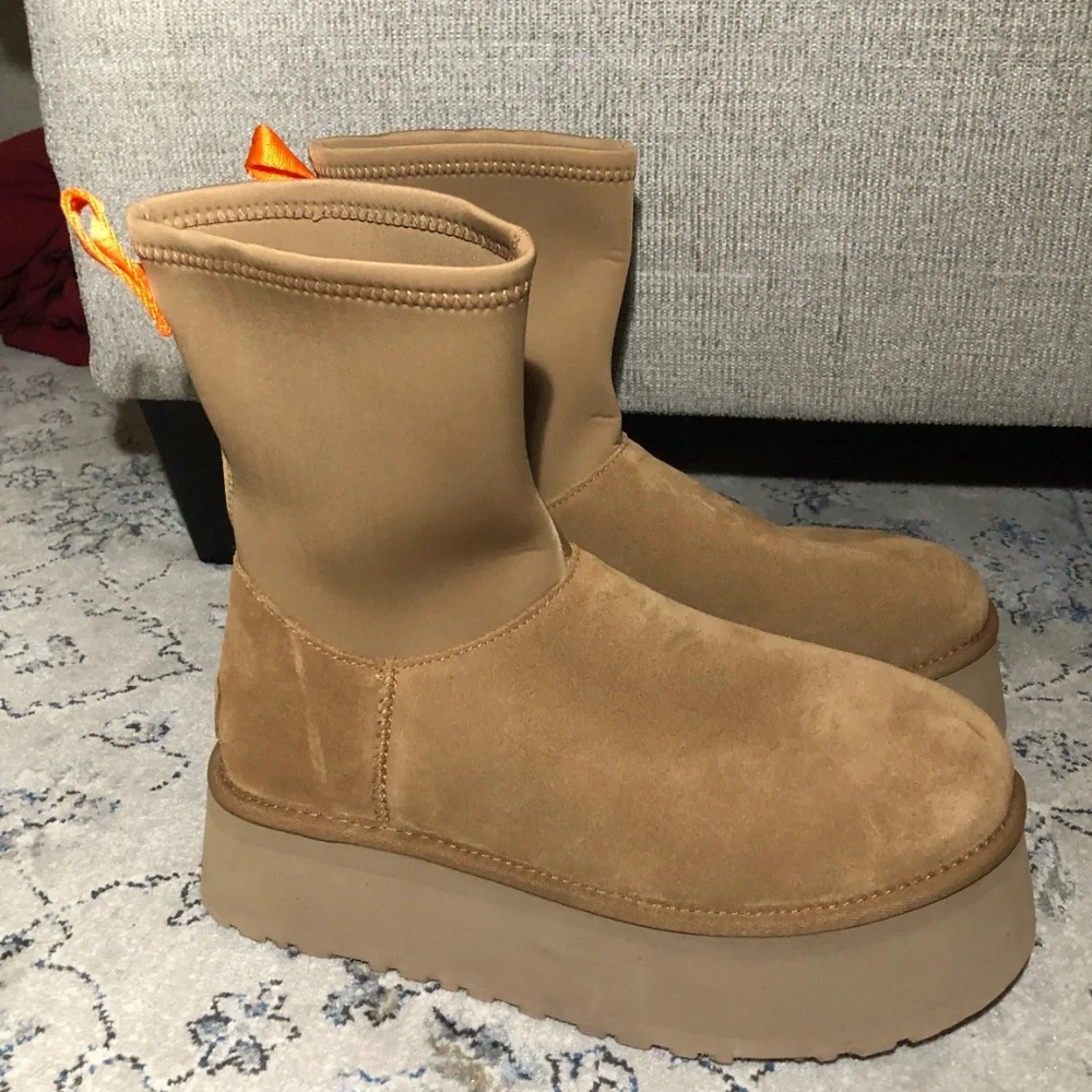 Ugg Classic Dipper platform short boots in Chestnut suede tan